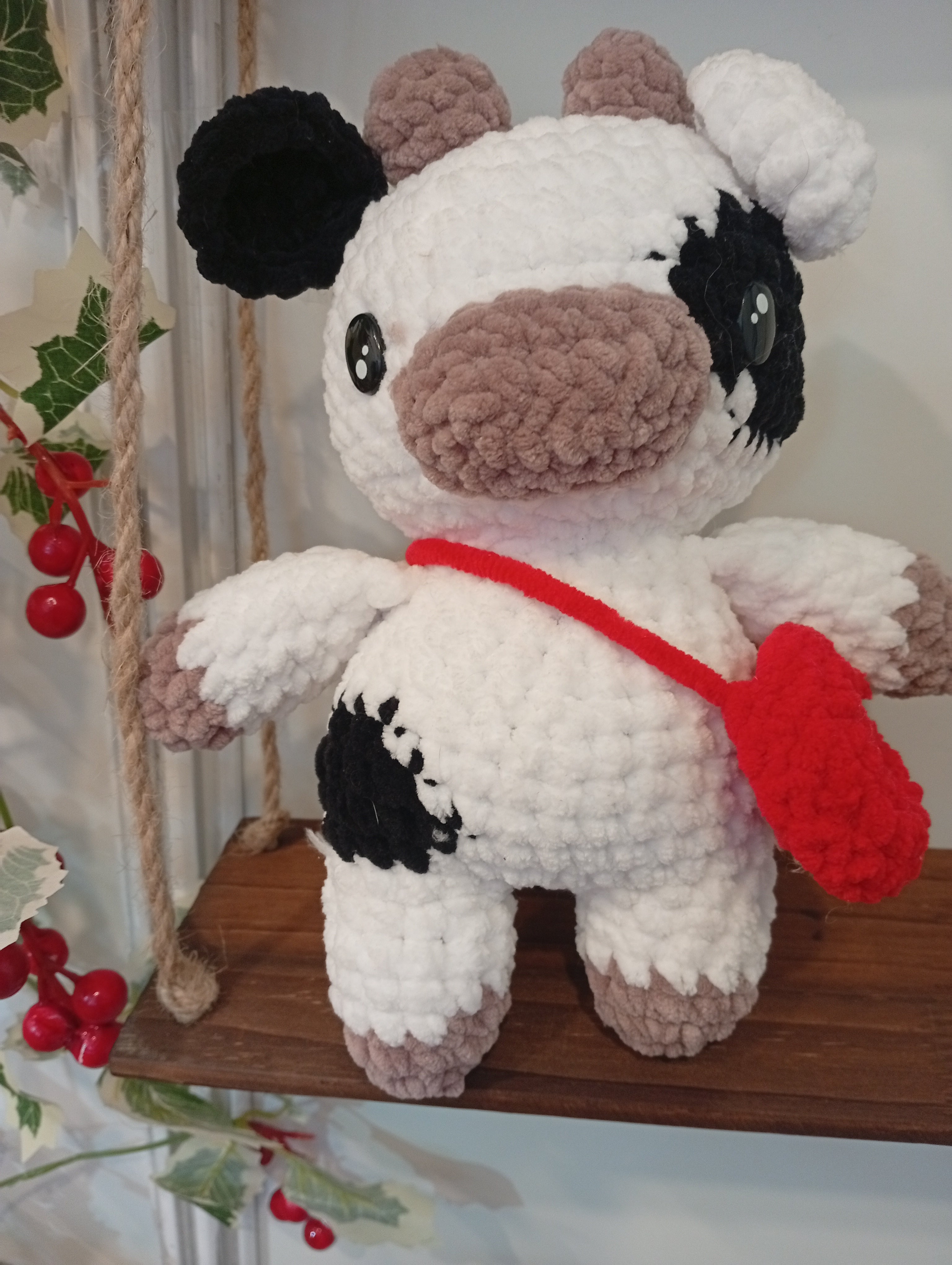 VACA MARRON ADORABLE CON BOLSO ROJO