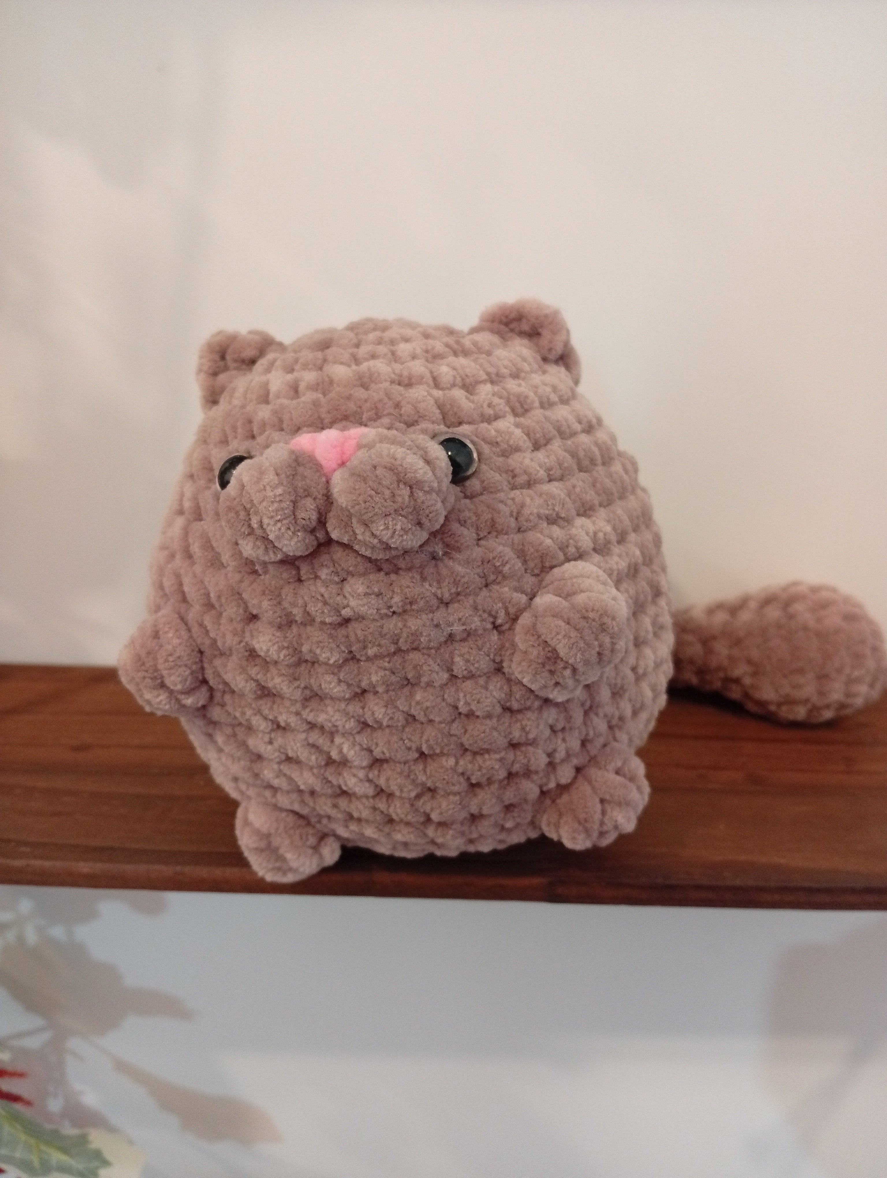 GATO ADORABLE AMIGURUMI COLOR BEIGE